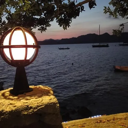 فندق Mavi Akvaryum Pension 3*